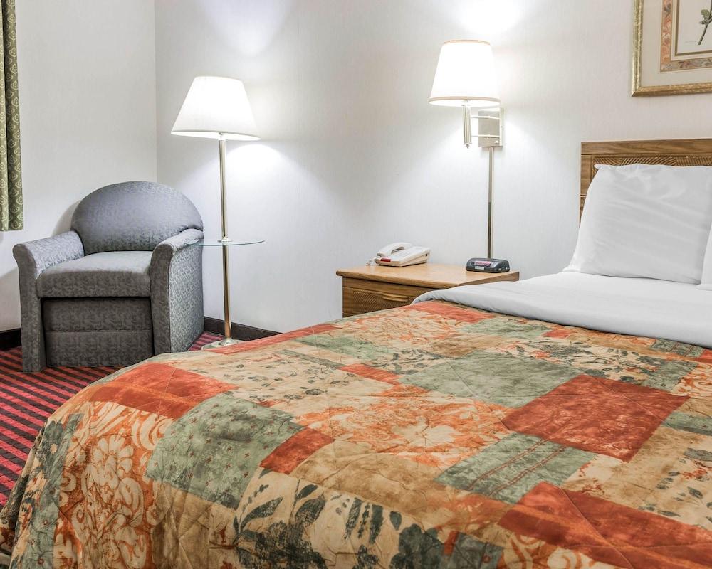 Rodeway Inn Coopersville Dış mekan fotoğraf