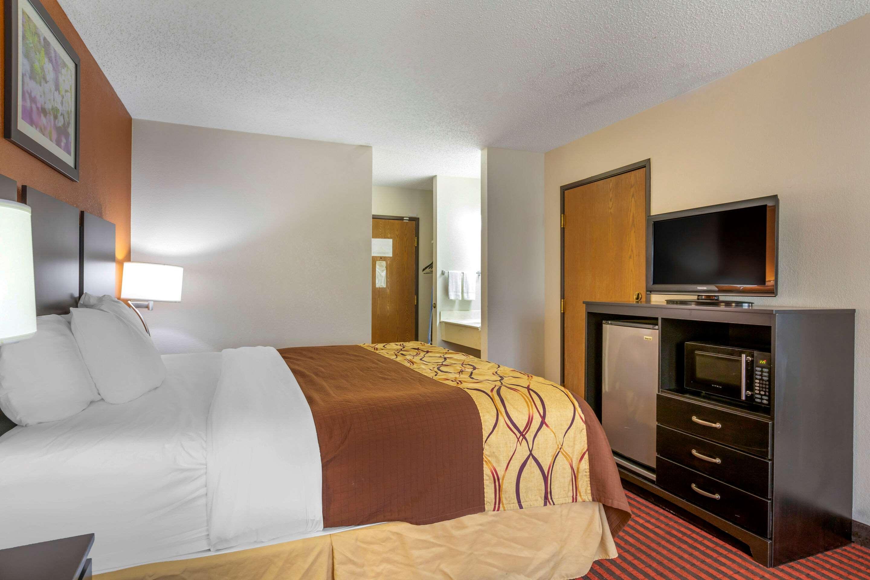 Rodeway Inn Coopersville Dış mekan fotoğraf