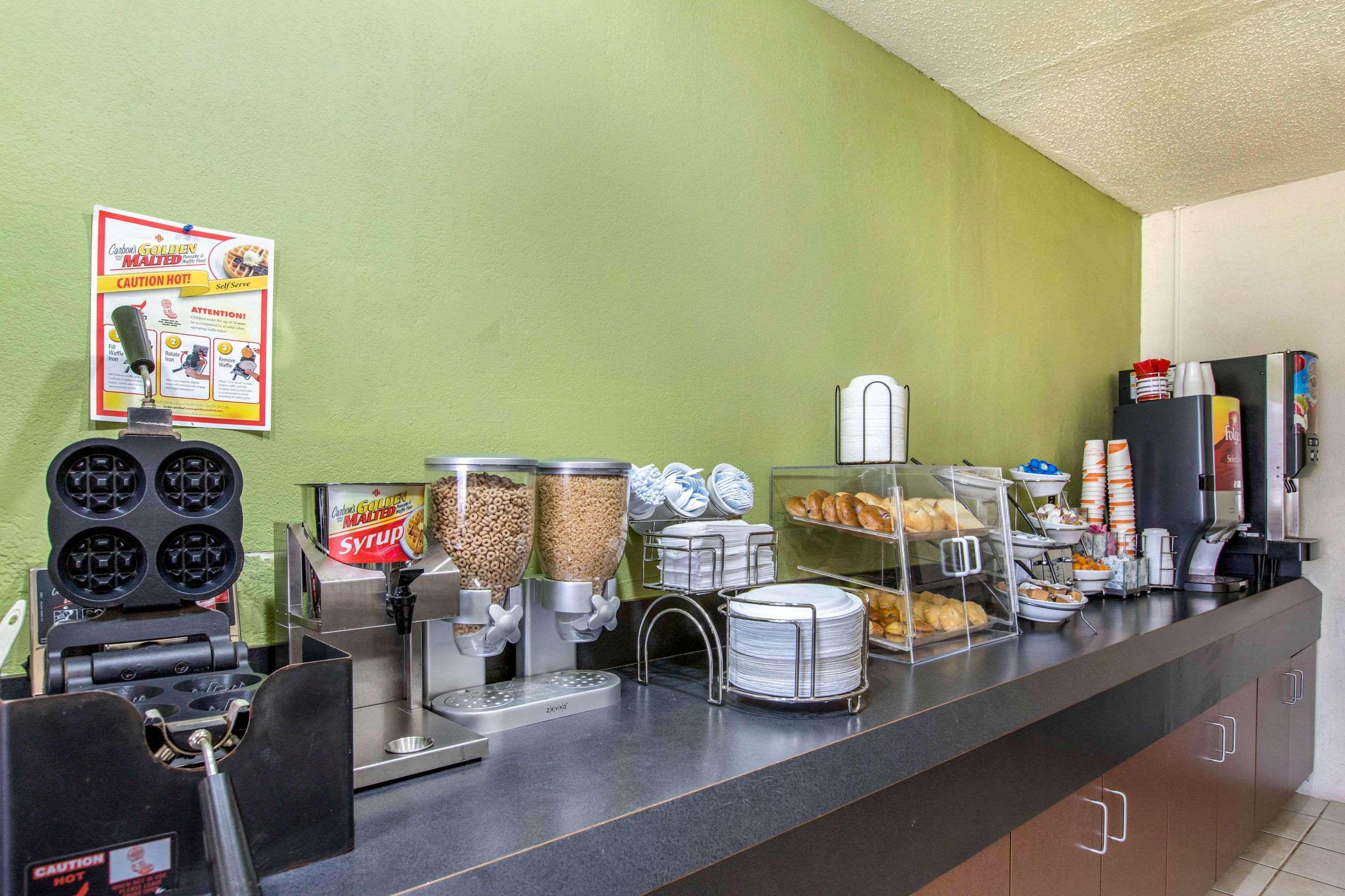 Rodeway Inn Coopersville Dış mekan fotoğraf