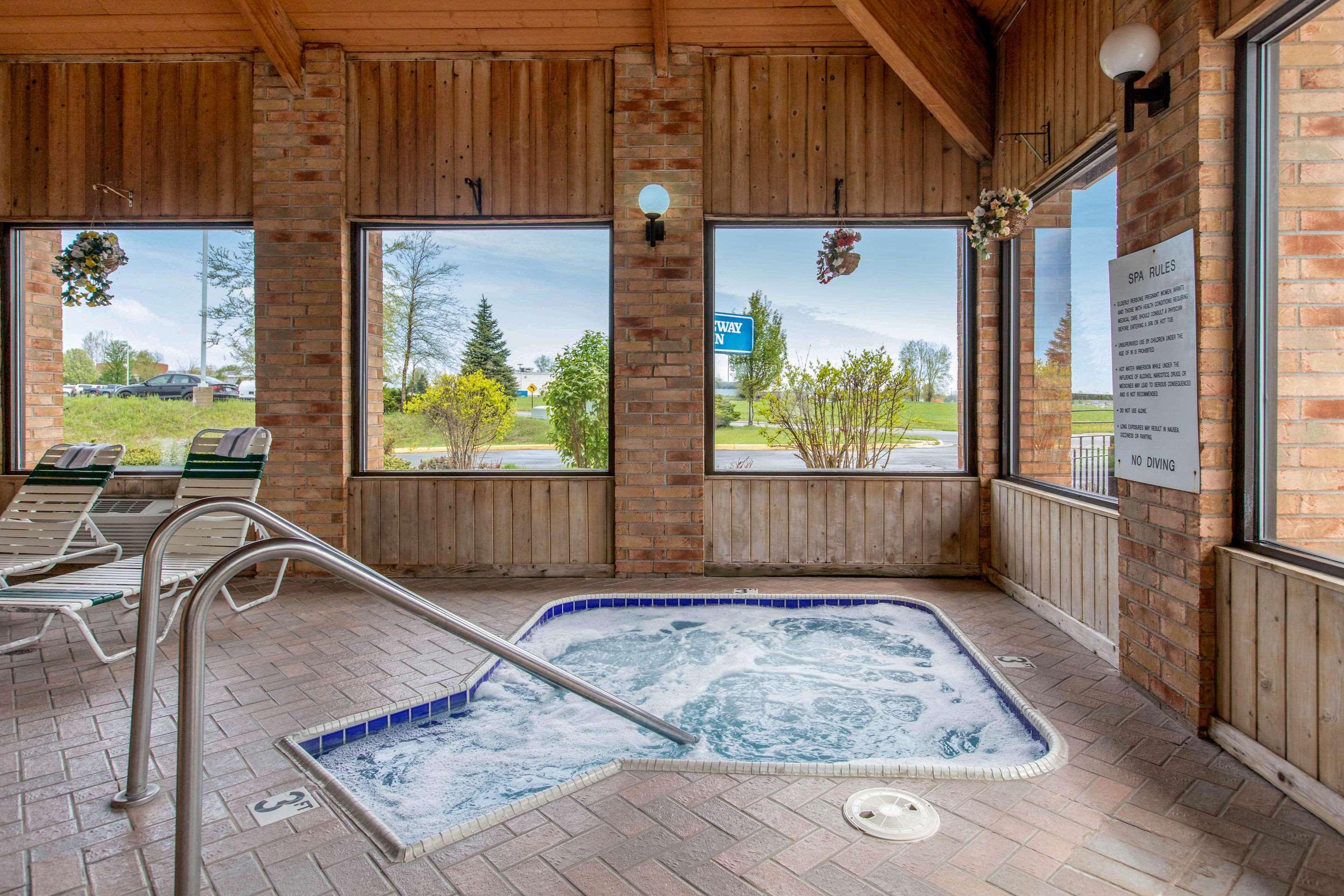 Rodeway Inn Coopersville Dış mekan fotoğraf